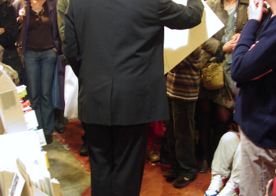 Lecture de Lucien Suel, lors du lancement de son poster, le 7 novembre 2009, Librairie Le lièvre de mars, Marseille