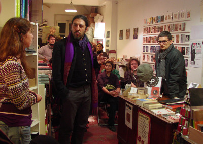 Présentation par Jean-Roch Siebauer et Nicolas Tardy, lors du lancement des posters de Dorothée Volut et Ian Monk, librairie Le lièvre de mars, Marseille, 19 novembre 2011.