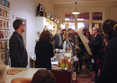 Lecture de Lucien Suel, lors du lancement de son poster, le 7 novembre 2009, Librairie Le lièvre de mars, Marseille