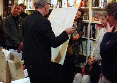 Lecture de Lucien Suel, lors du lancement de son poster, le 7 novembre 2009, Librairie Le lièvre de mars, Marseille