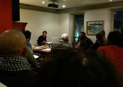 Lecture de Éric Giraud lors du lancement des posters de Chantal Neveu et Éric Giraud à la Brasserie Jacques, Marseille, avec la librairie histoire de l'œil et en partenariat avec Autres & Pareils, 6 novembre 2010