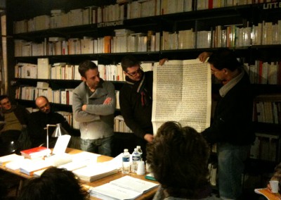 Présentation par Éric Suchère, Nicolas Tardy et Olivier Domerg de <i>Bien des années que</i>, poster d'Éric Suchère lors de la soirée de lancement en partenariat avec Contre-pied, à la Librairie L'odeur du Temps, Marseille, 30 janvier 2010.