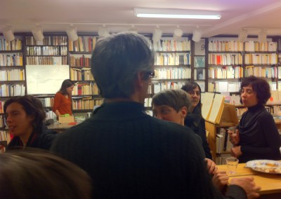 Présentation de Contre-mur et du poster de Chantal Neveu à la Librairie Le Port de tête, Montréal, 13 janvier 2011.