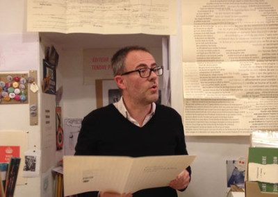 Lecture de Pierre Ménard, lors du lancement des posters de Alain Cressan et de Pierre Ménard samedi 15 novembre 2014 à la Librairie Le Lièvre de Mars, à Marseille.